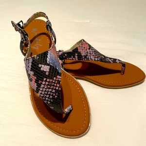 Wonderly Thong Sandal- Women’s 8.5 - Snake Print
